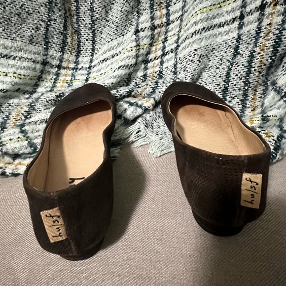 French Sole fs/ny brown iridescent flats with .5 inch wedge heel in size 8. - Picture 5 of 5